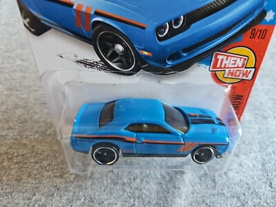 Hot Wheels Dodge Challenger SRT 2015 Bleue - Série Then And Now 2016