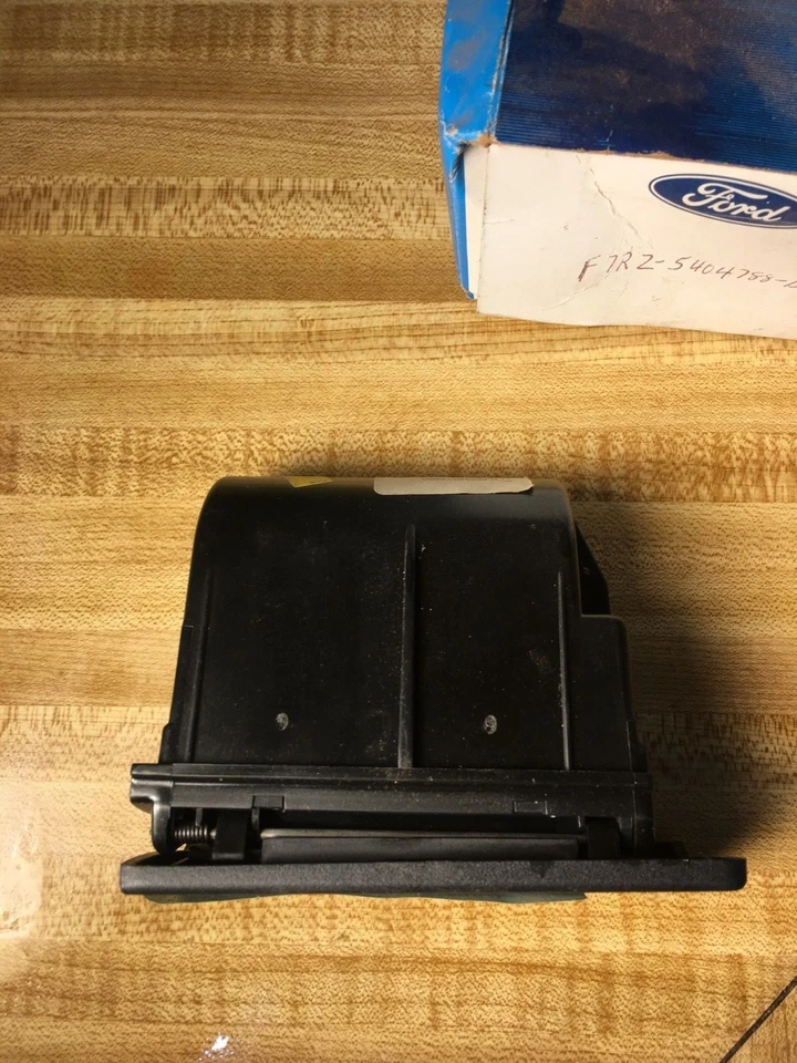 Nuevo de Lote Antiguo 1990-99 Mystic Mercury Ford Consola Central Bandeja de Cenizas Porta Monedas  Foto 2 de 2