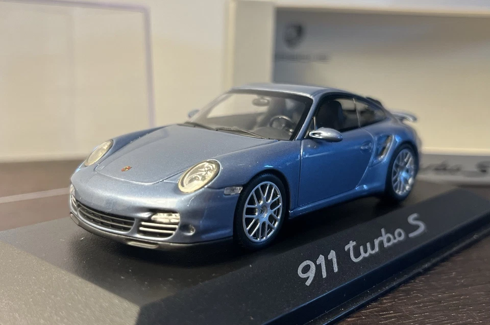 Porsche 911 Turbo S 997 (II)  1 43 Minichamps Ice Blue Metallic! WAP 020 012 0A - Immagine 2 di 4