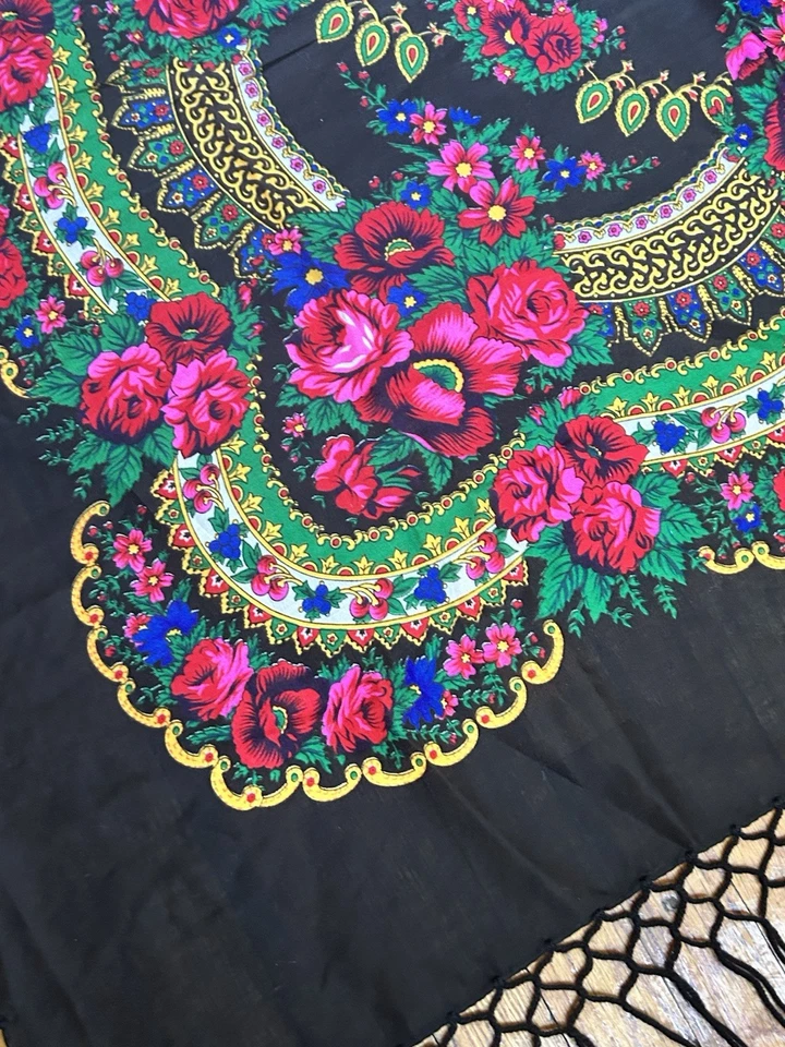 Pavlovo Posad Mantón Tradicional Bufanda de Lana Ligera con Mantón de Flecos 46” Rosas Rojas Foto 4 de 4