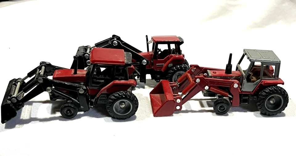 Lot of 3 Ertl Farm Case International Tractors with Loaders 1:64 - Image 2 of 4