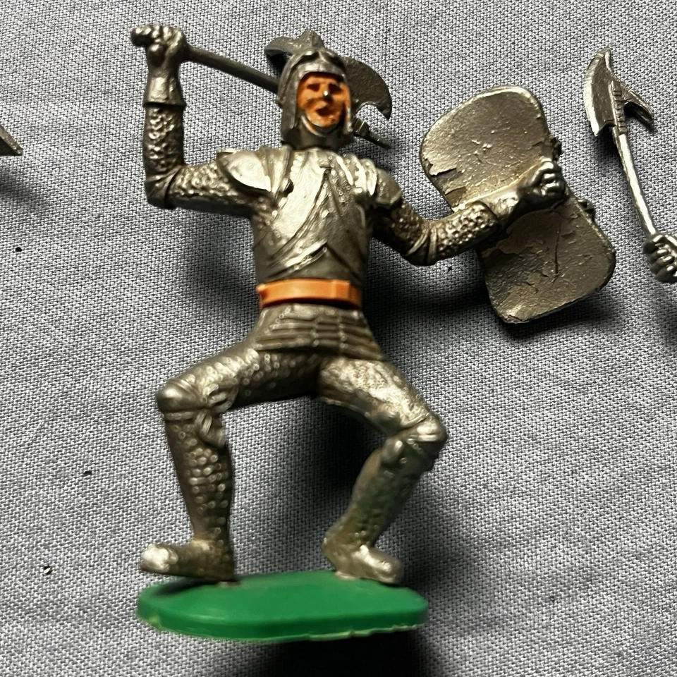 Vintage Timpo Medieval Crusader Knights & Revolutionary Soldier / Figurine Lot 6 - image 3 of 4