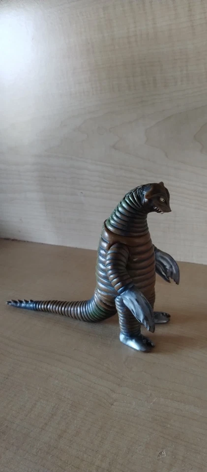 Boneco de vinil Bandai Ultraman Sadola totalmente funcional e está em ótimo estado. - Imagem 4 de 4