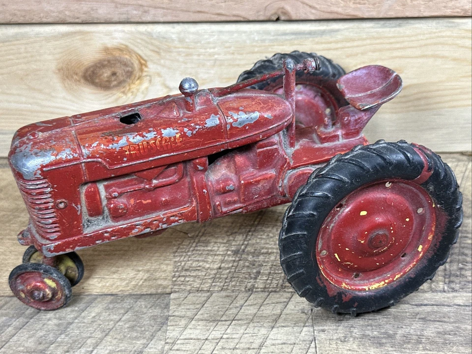 VINTAGE 1954 TRU SCALE DIECAST 1:16 IH FARMALL M TOY FARM TRACTOR W/METAL RIMS - Image 3 of 4