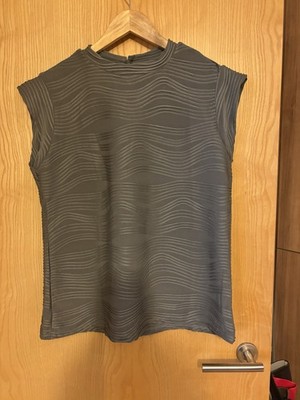 Grey sleeveless top with a unique texture/design Size L Brand New