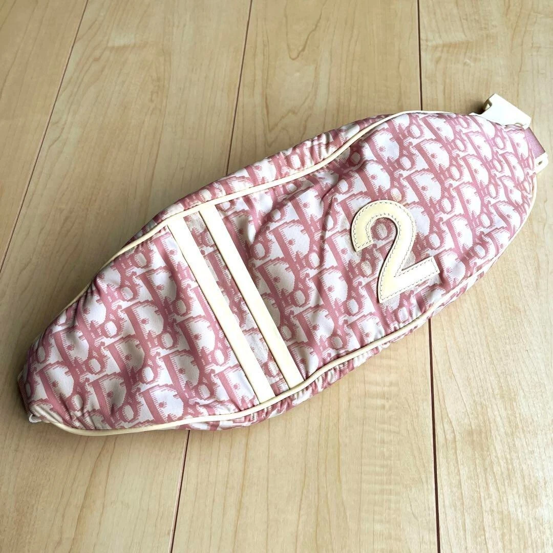 Très bon sac taille trotteur Dior rose blanc fermeture éclair sangle réglable du Japon