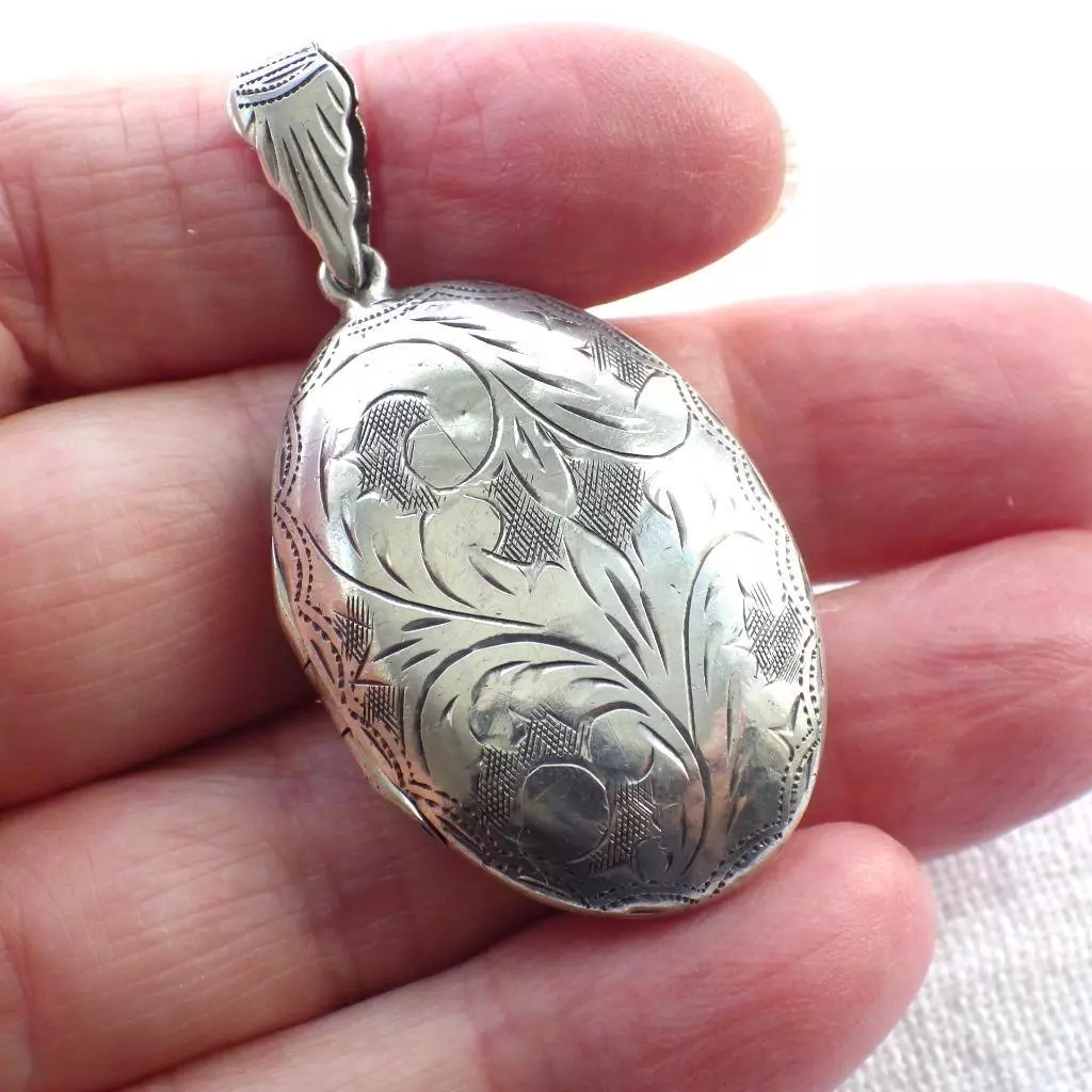 Large Vintage Oval Silver Photo Locket Pendant Necklace Victorian 10 grams