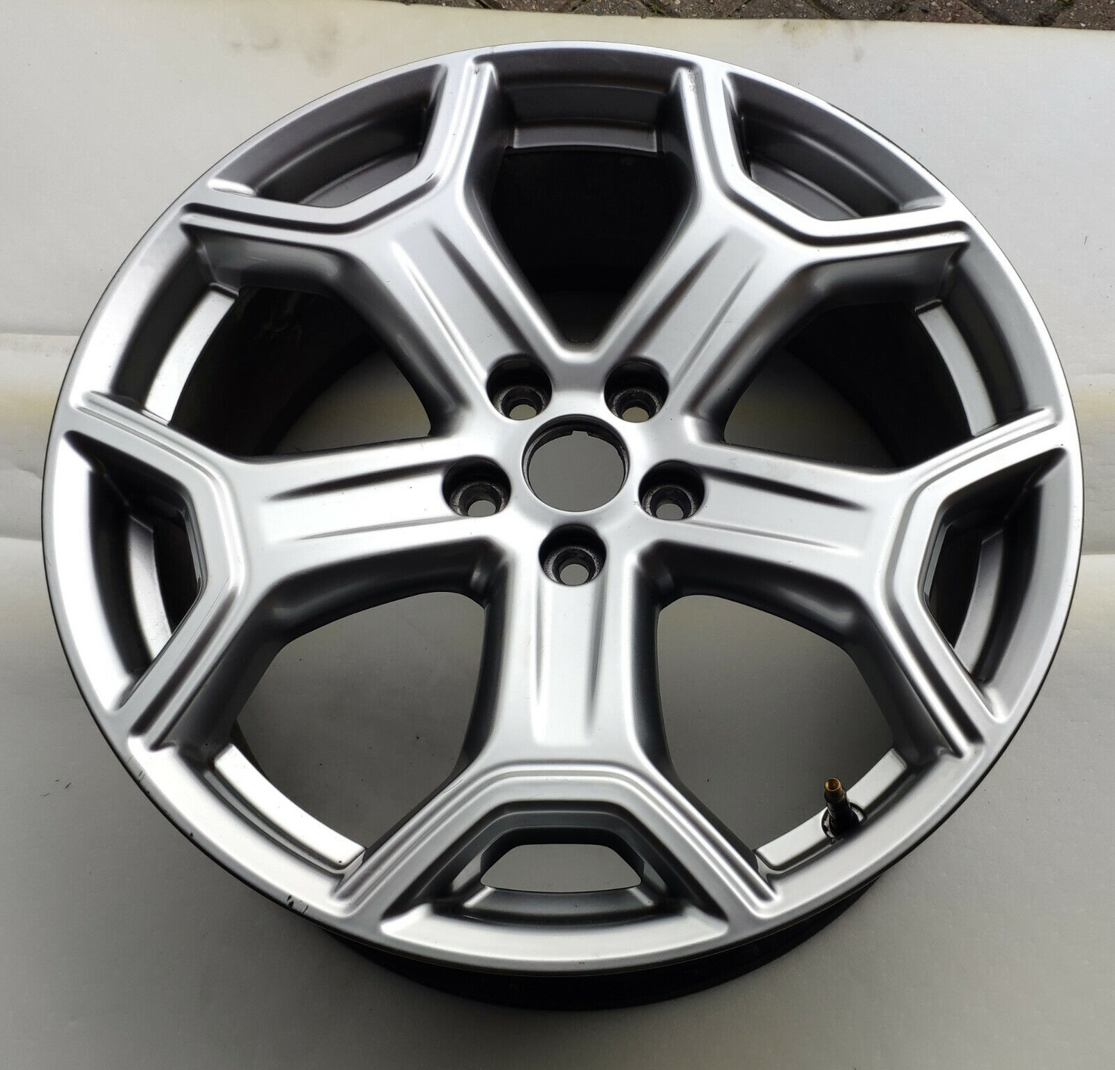 Genuine Ford Kuga Alloy Wheel With CONTINENTAL 235/45 R19 Gj5c1007m1a