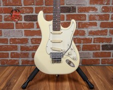 Kramer USA Pacer Deluxe White 1985 w/Hard Shell Case