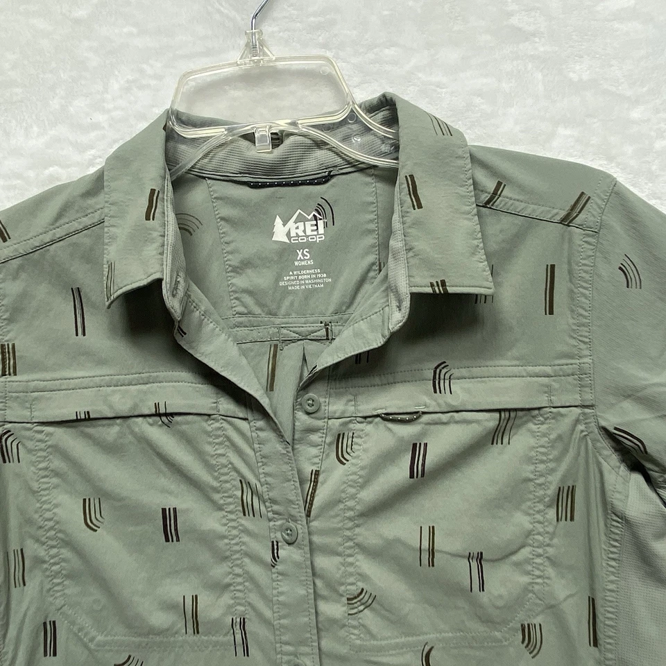 REI кооператив женщина зеленый размер XS на пуговицах вентилируемый назад активный носить коротким рукавом Топ - Изображение 2 из 4