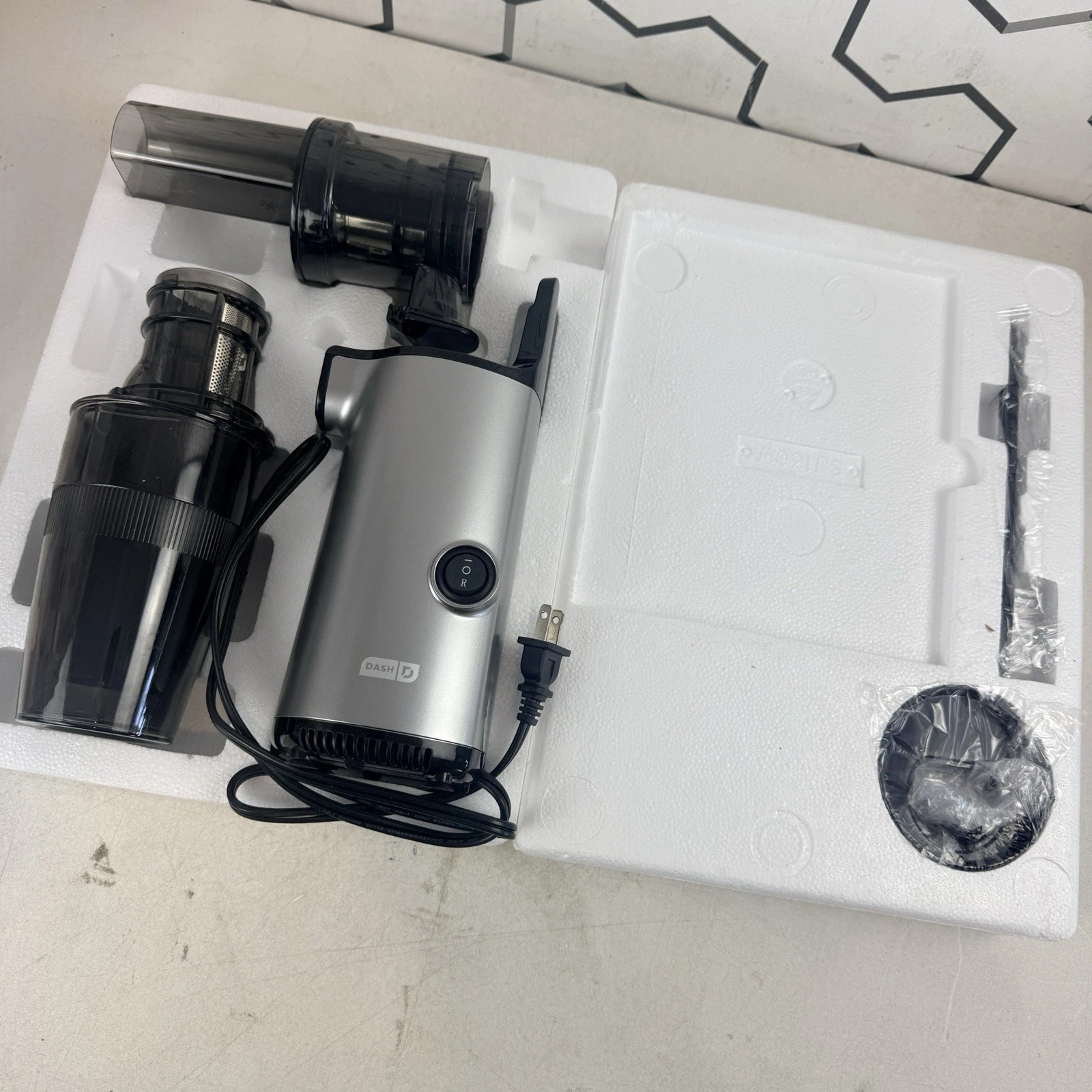 Dash Masticating Juicer - Thumbnail 5