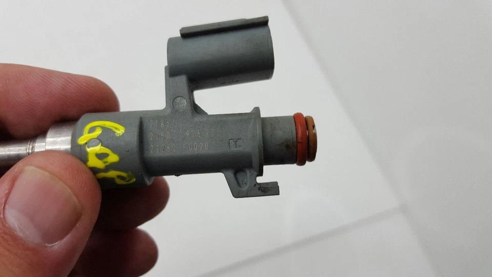 Piezas de inyección de combustible superior del inyector de combustible para 19-23 LEXUS ES300H 1238790 Foto 3 de 3