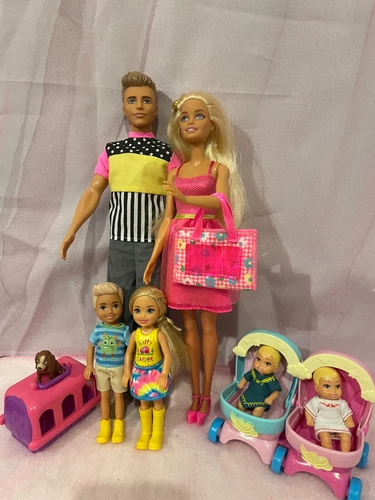 Family Dolls Set of 6 People with Mom, Dad, 4 Kids and a Puppy