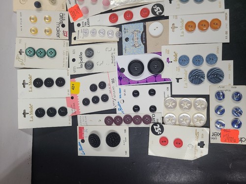 Buttons VTG in Tin Box La Mode La Petite Metal Gold Shank Modern 60 Plus Packs - Picture 10 of 18