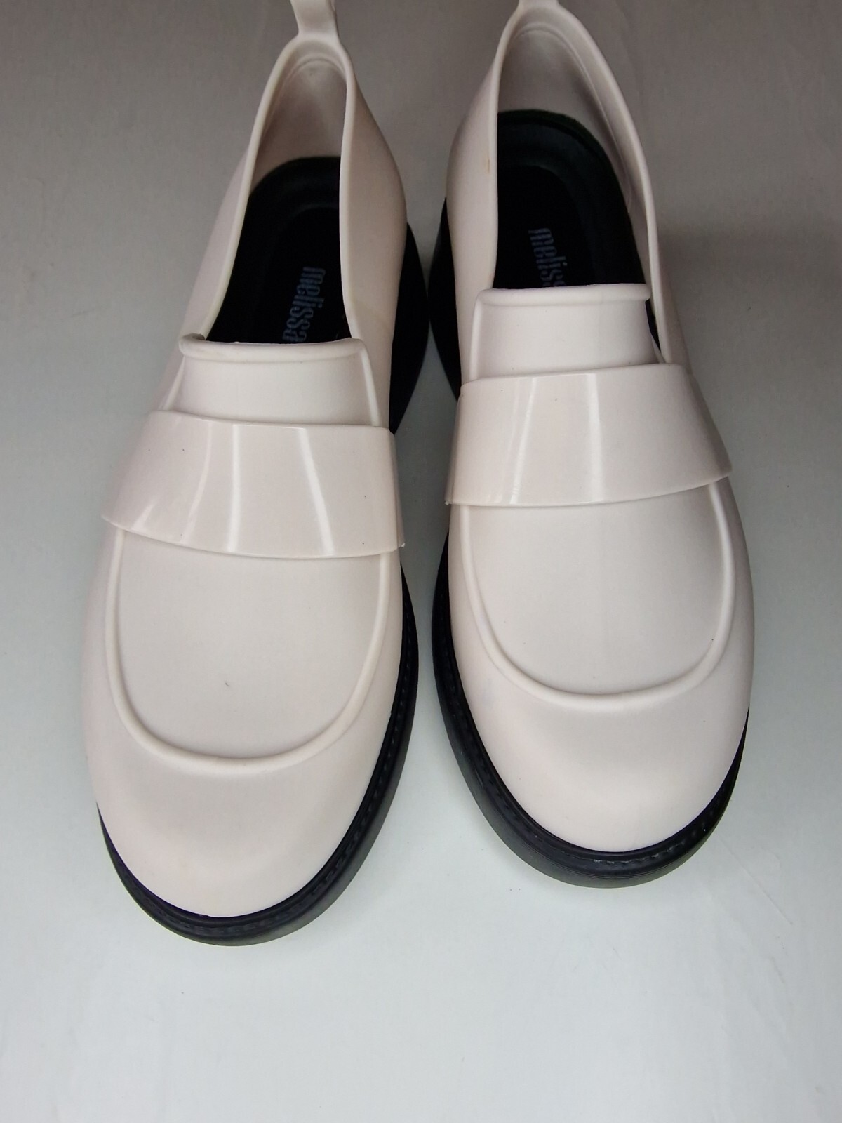 SAOLA Scarpe MELISSA UK 5 beige con suola nera vegan punta chiusa