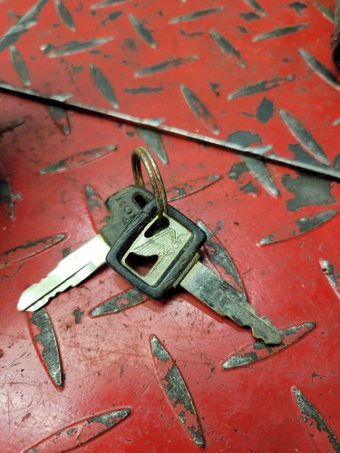 1985 Honda VT1100C Shadow Ignition Gas Cap Key Lock Assembly - Picture 9 of 24