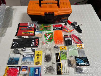 200-Piece Fishing Tackle Bit Box System – Includes Swivels, Hooks, Rigs, Clips & More For Carp Fishing