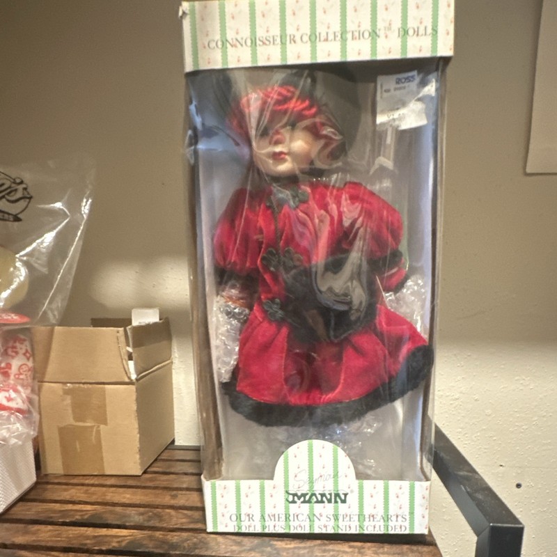 MANN Connoisseur Collection Our American Sweethearts Santa 12in Porcelain Doll