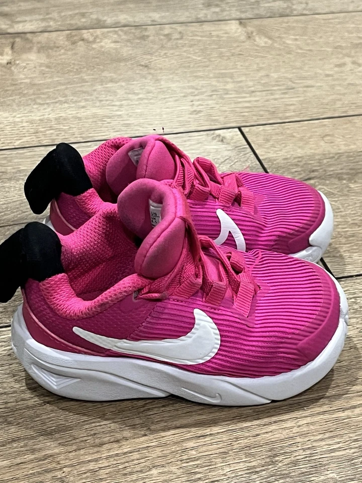 NIKE Star Runner 4 Niñas Pequeñas Zapatos Talla 5C Rosa Feroz Blanco DX7616-601 Foto 3 de 4