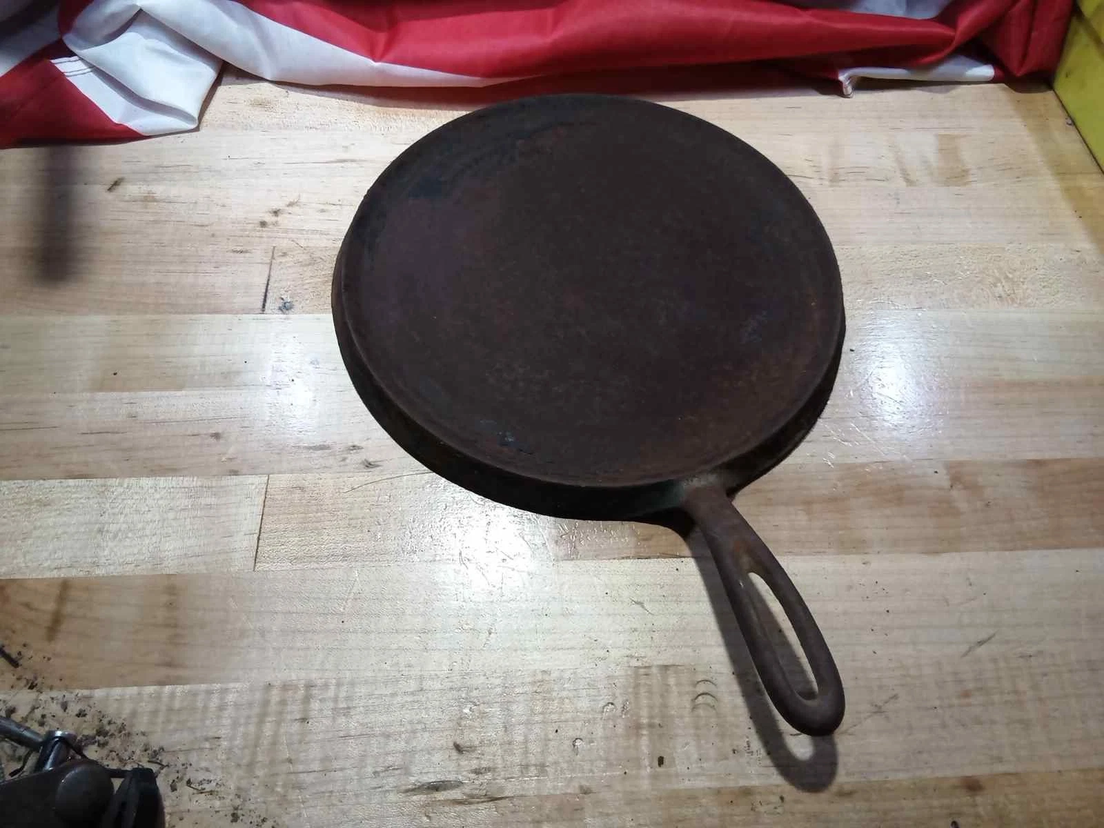 vintage wagner ware 10" flat skillet 1109e needs restoration sits flat no wobble