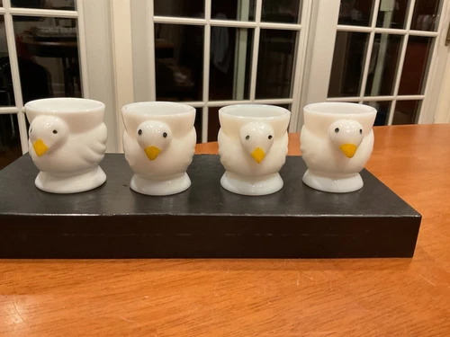 Set Of 4 French Opalex Baby Chick Egg Cups Opaline Milk Glass Vintage 2" France