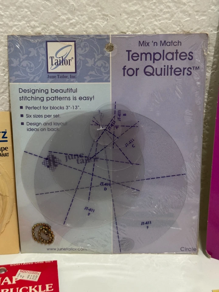 Лот товаров Винтажные Швейные Понятия - Шаблоны для Квилтинга, Крючки, Лента для Смещения, Защелки и Другое - Изображение 3 из 4