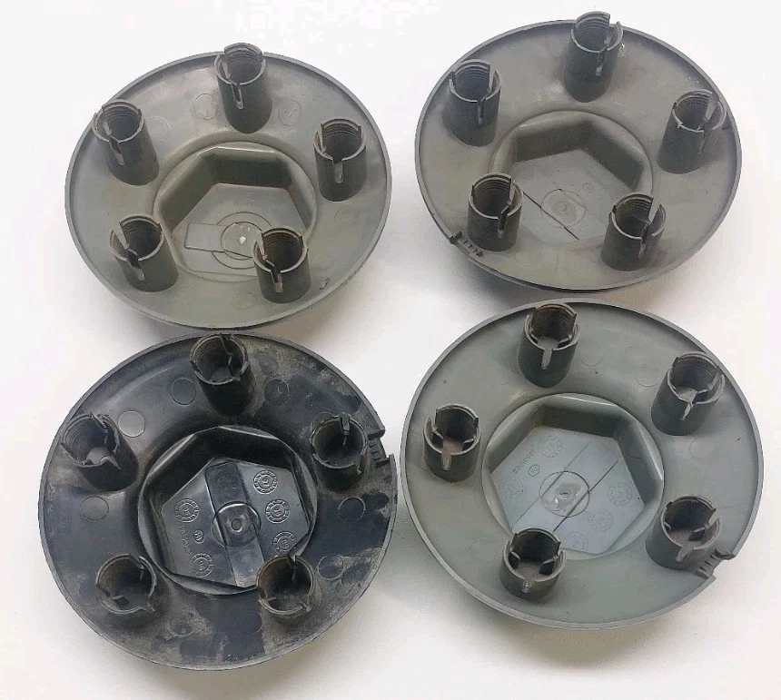 95-99 GMC S15 JIMMY SONOMA JUEGO DE 4 TAPAS CENTRALES DE RUEDA ORIGINALES USADAS GRIS/ROJO #15661028 Foto 2 de 4