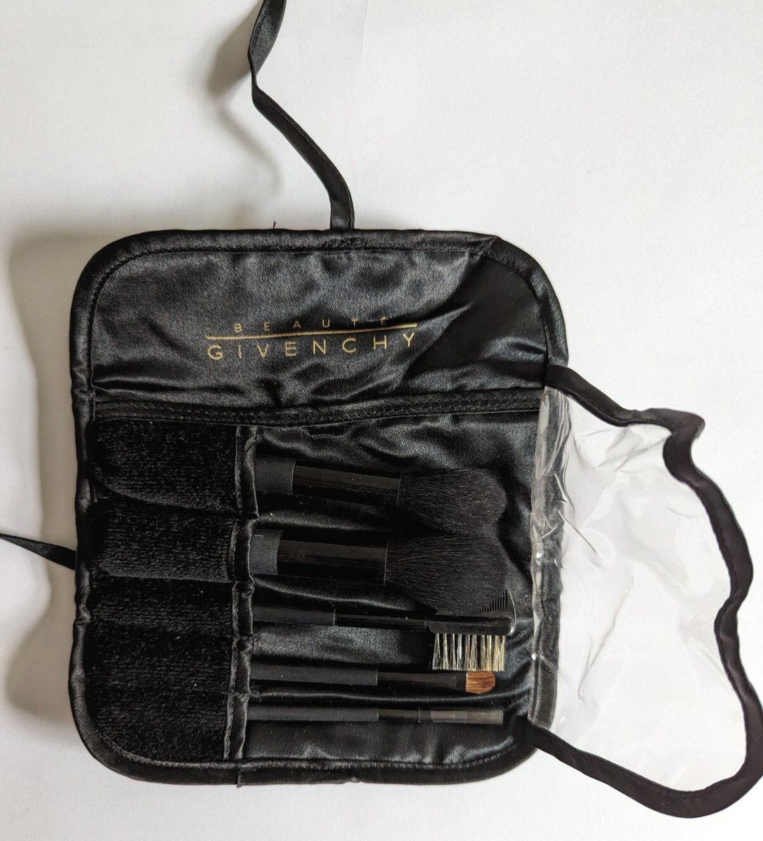 GIVENCHY コスメセット サンプル5点 ショッパー付き GIVENCHY Beaute Makeup Brush Set of 5 With Velvet Wrap Around