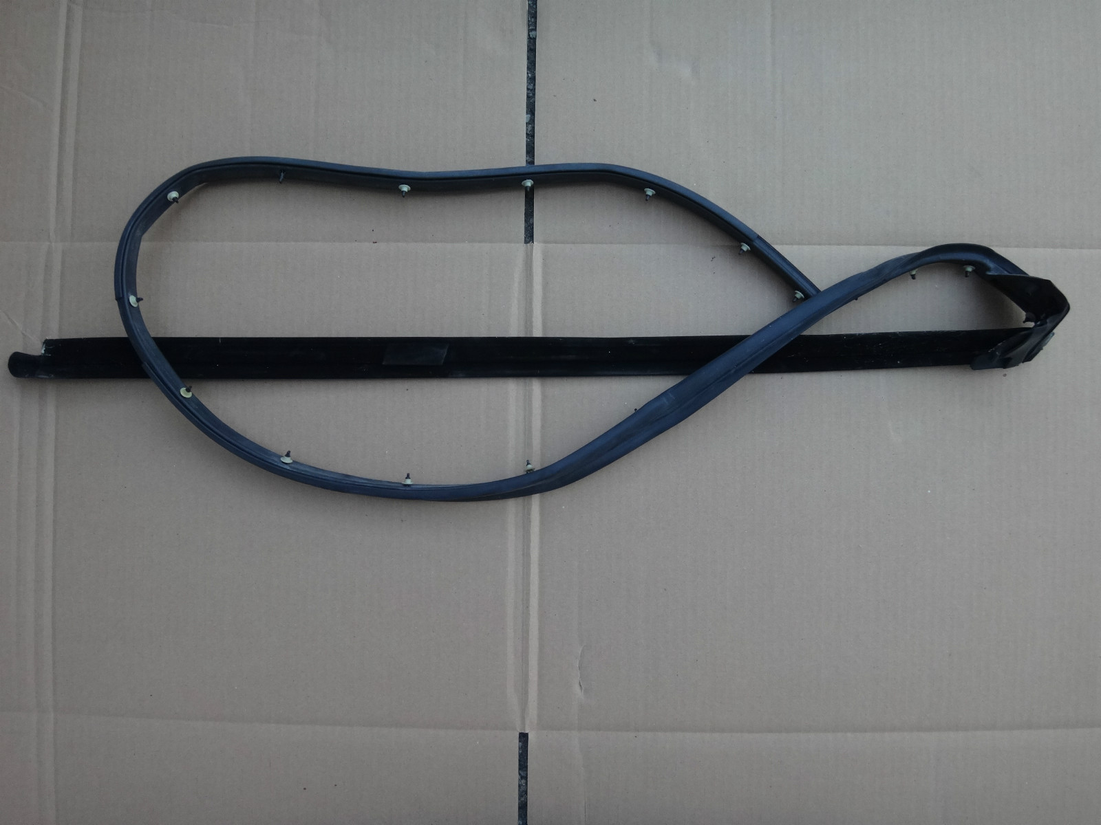 LAMBORGHINI GALLARDO  DOOR SEAL RUBBER  DOOR SEAL LEFT DRIVER DOOR 