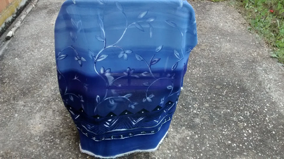 Coupon de tissu "crêpe" de 100 x 135 bleu claire avec une base bleu marine - Photo 1/4