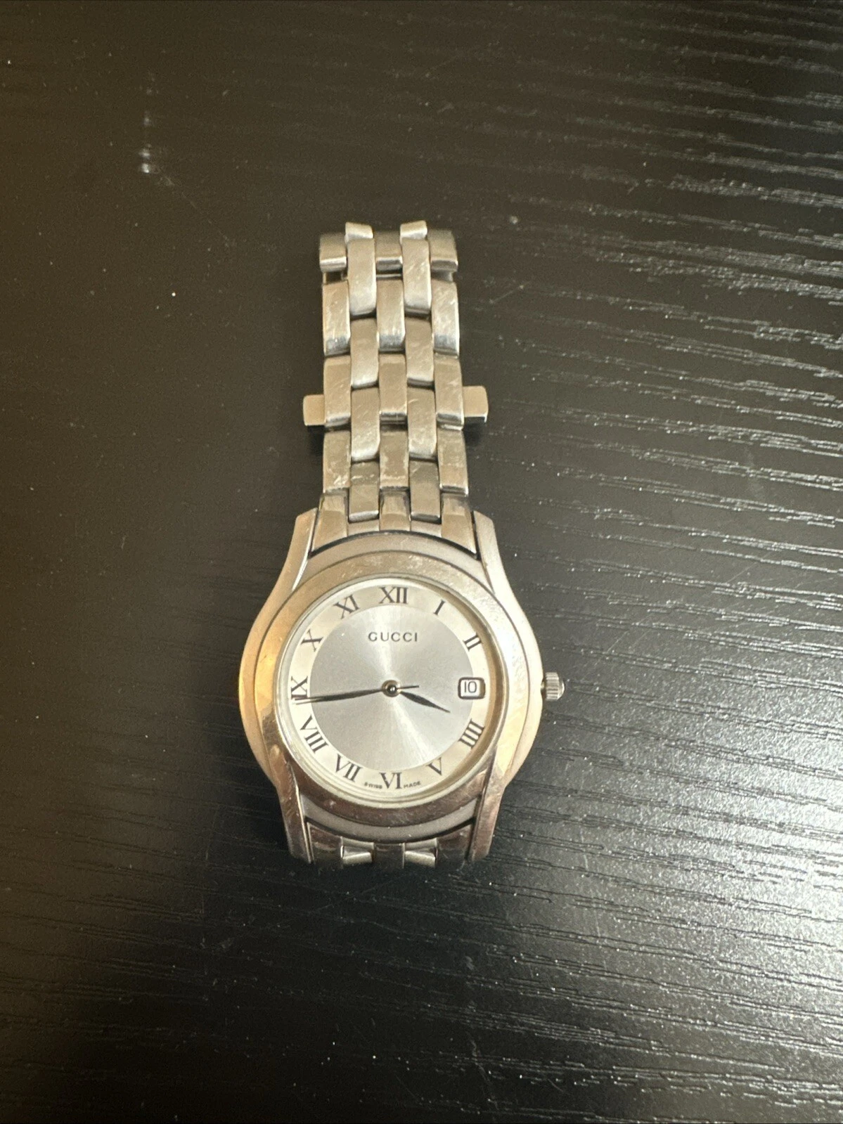 Montre GUCCI 5500M cadran argenté fabrication suisse (occasion).