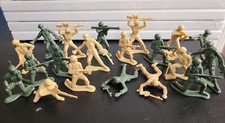 Vintage Plastic Army Men Tan Green Lot of 20 Soldiers