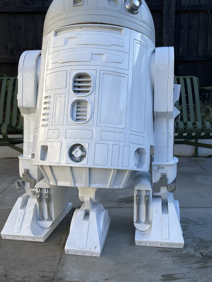 Full Size R2D2 Fibreglass/polyurethane. ‘Almost’ Finished Project.  - Image 2 of 4