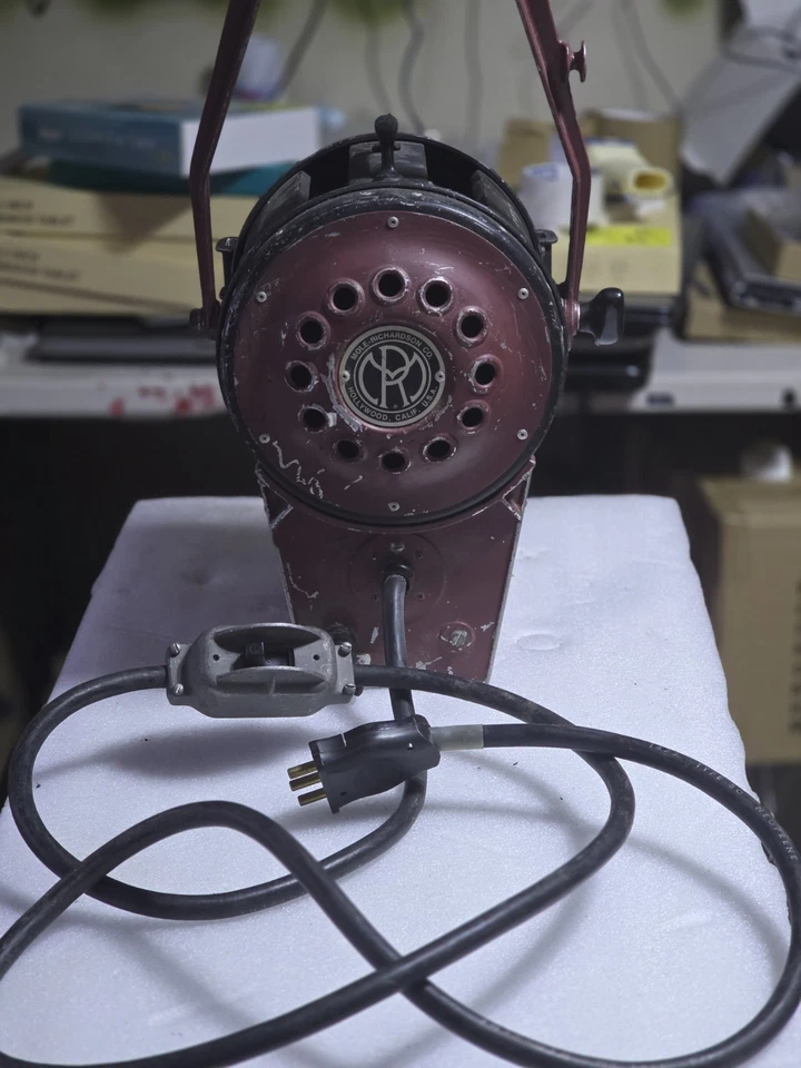 Mole Richardson Solarspot 4131 Fresnel 2K - Image 4 of 4