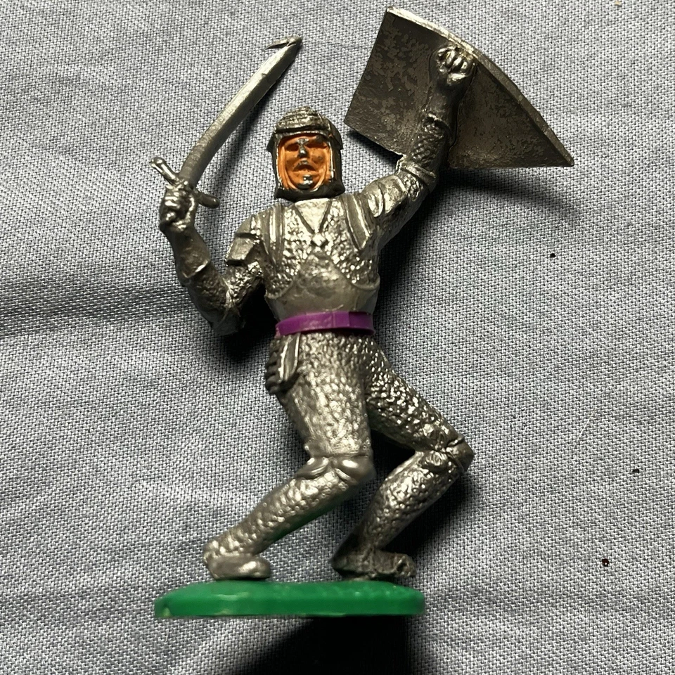 Vintage Timpo Medieval Crusader Knights & Revolutionary Soldier / Figurine Lot 6 - image 2 of 4