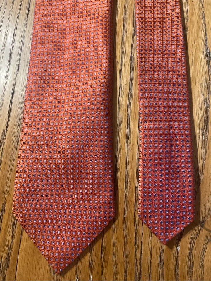 Corbata de seda geométrica tejida fina rosa Thomas usada en excelente estado hecha en Marruecos Foto 4 de 4