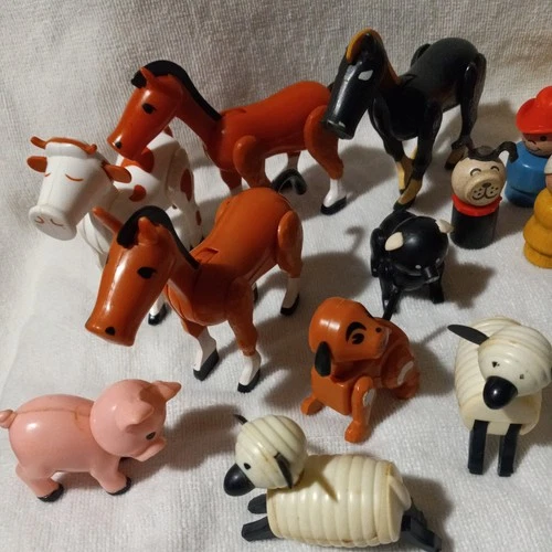 Vintage Fisher Price Farm House Little People  LOT OF 28 FIGURES VEHICLE/ANIMALS