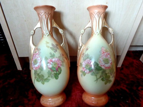 * PAIR VICTORIAN Warm Ivory Blush Pink flora 9.75" VASES 1 A/F - FREE UK POST - Picture 6 of 11
