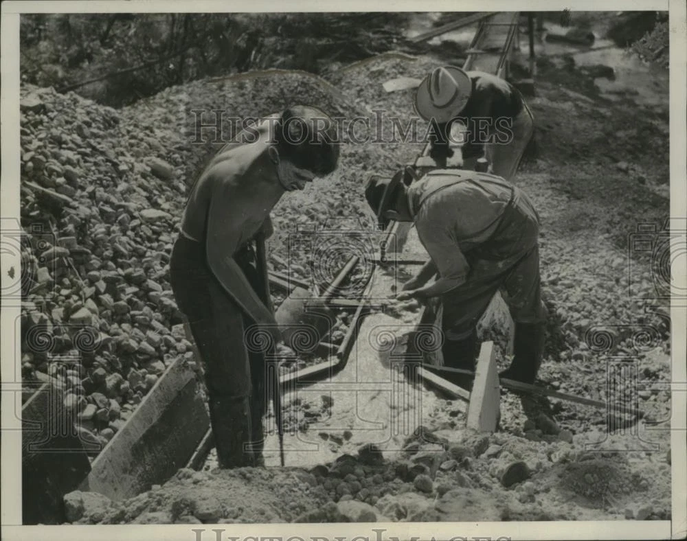 1933 Press Photo of Three Men Looking for Gold in a creek in Sonorn,  California | eBay
