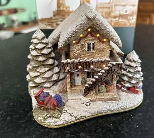 Lilliput lane christmas illuminated