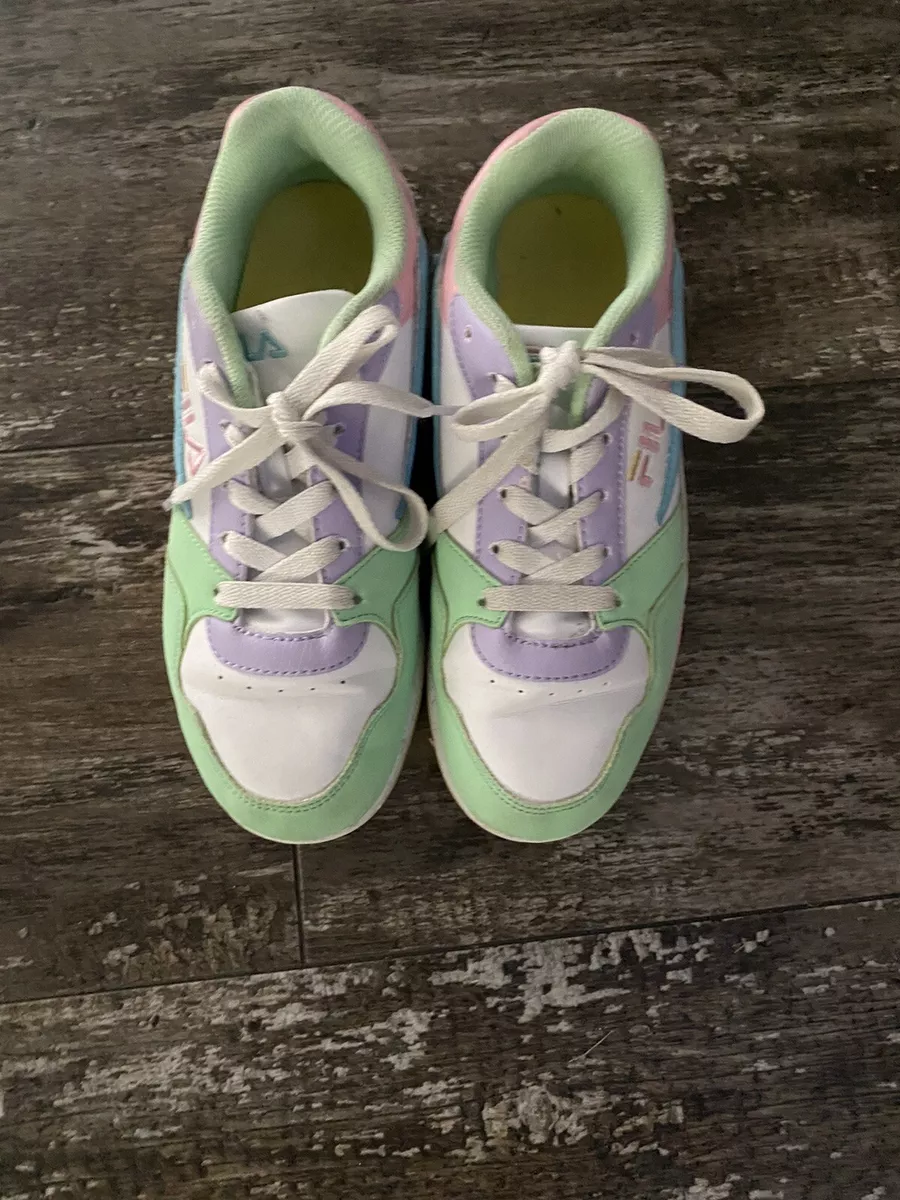 Fila sneakers size 5 outlet