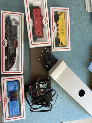 MODEL POWER HO Scale Train Set Santa Fe Train + Cars - AC/DC Trans