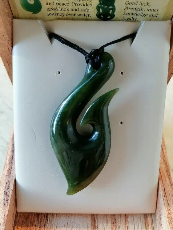 Greenstone Pendant Twist Koru – gecko in the village