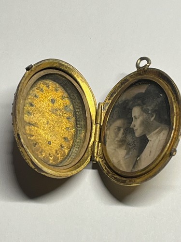Large Victorian Gold Filled Etruscan Revival Seed Pearl Locket w/ Photo of Women - Picture 4 of 6
