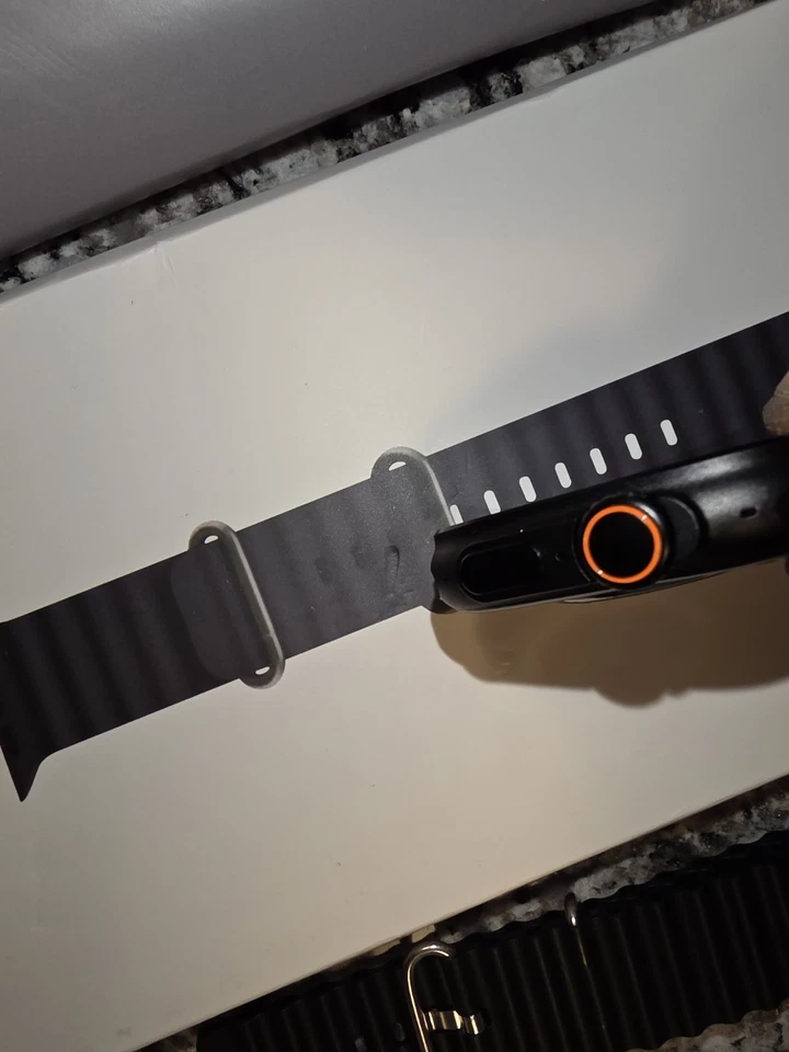 Apple Watch Ultra 2 (GPS + LTE) 49 MM Estuche Titanio Correa Océano Negro Foto 3 de 4