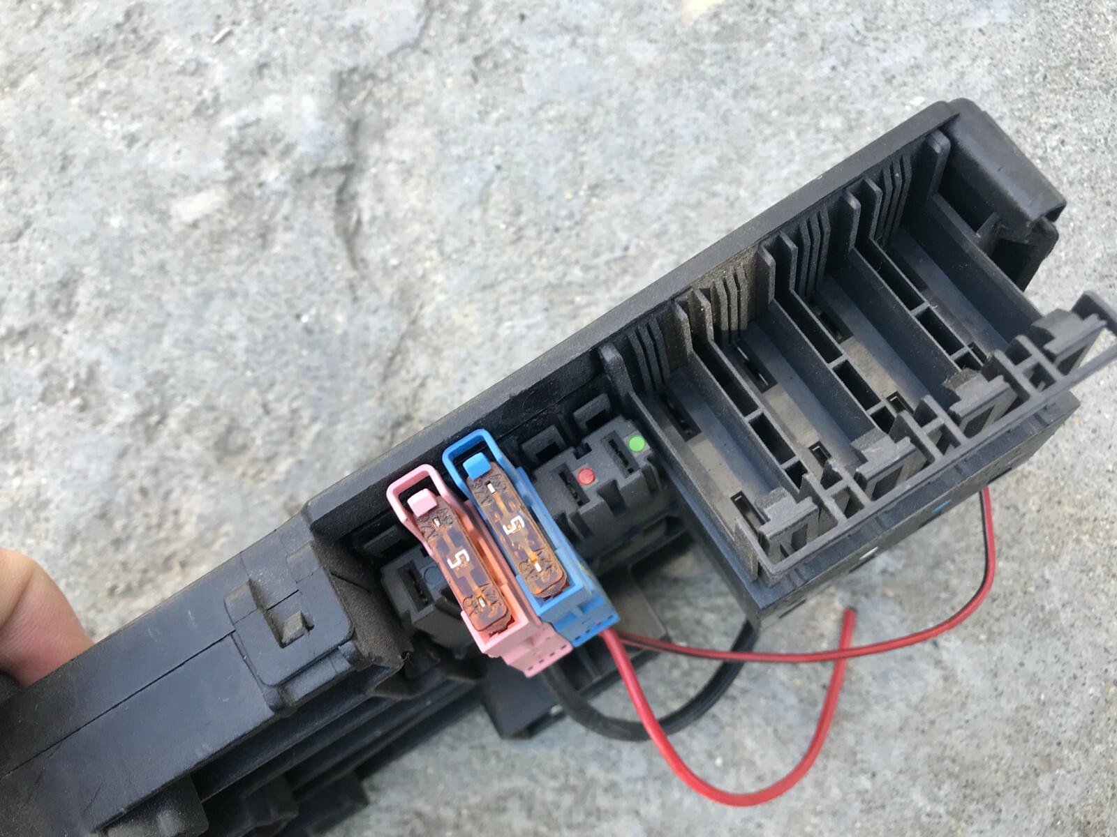 Mercedes Battery Terminal Fuse Relay Junction Box tyco 013948411 OEM