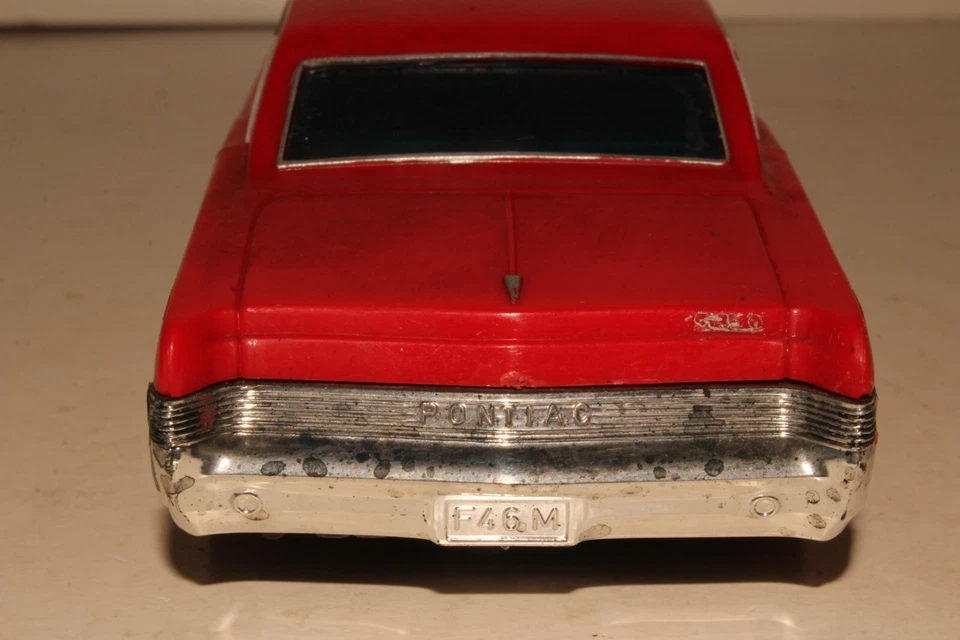 Aurora? 1964-66 Pontiac GTO 1/32 Scale Model Kit, Original Issue, Red - Image 4 of 4