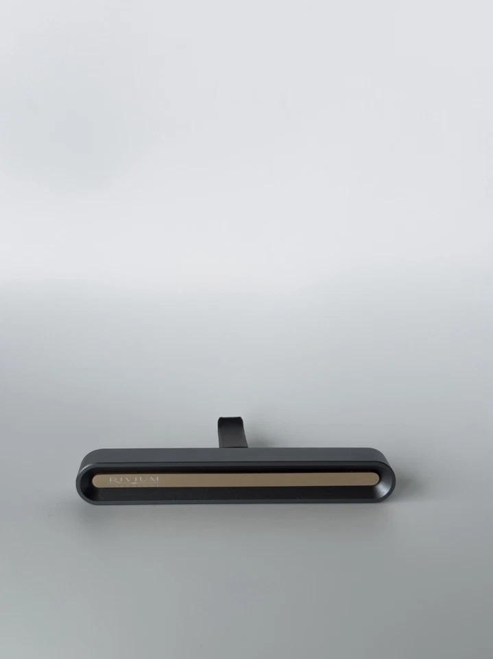 Difusor clip ventilación coche con aceite esencial vainilla oscura y madera misteriosa Foto 4 de 4