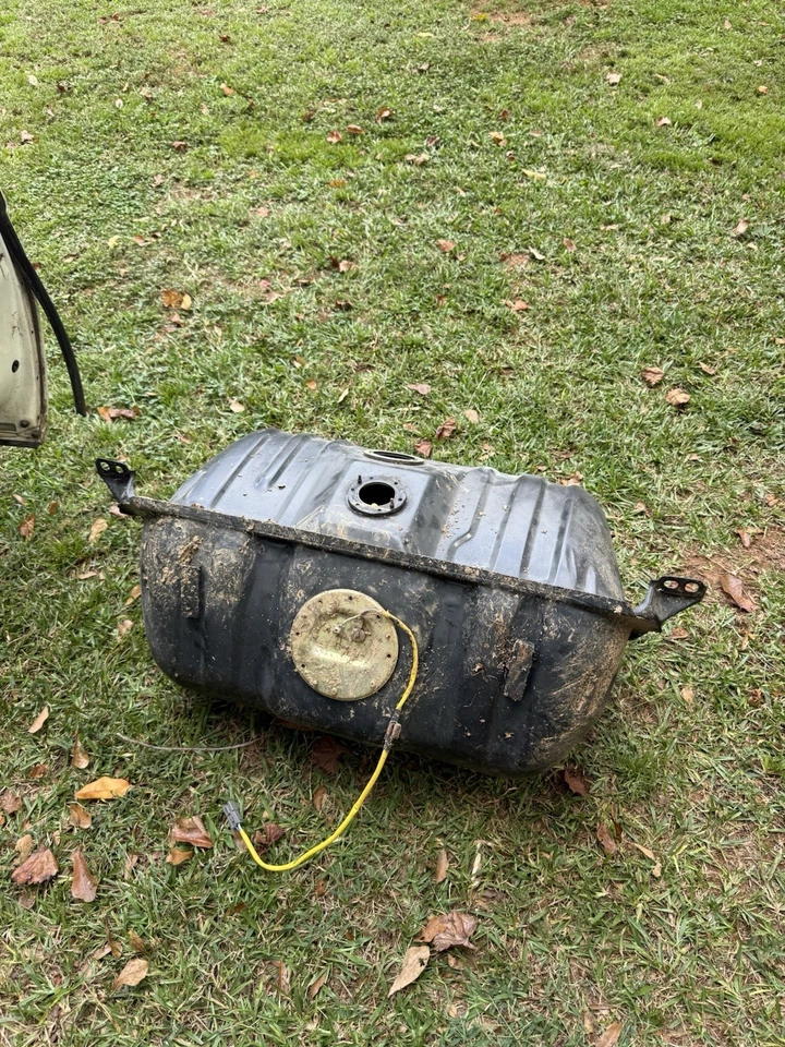 92-97 LEXUS SC300 SC400 БЕНЗОБАК МИНИМАЛЬНАЯ РЖАВЧИНА 77001-24030 - Изображение 2 из 3