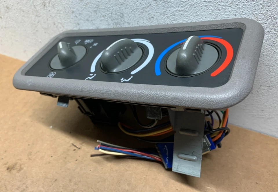 1995-1999 Chevy GMC C/K1500 2500 Suburban Interior Climate Control 16181185 — 第 3/4 张图片
